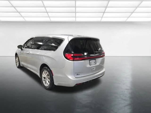 Used 2023 Silver Chrysler Touring L image 6