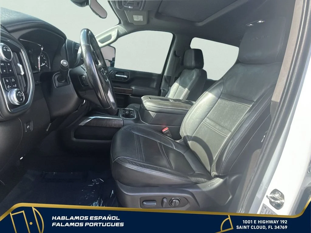 Used 2022 White Frost Tricoat GMC Denali image 12