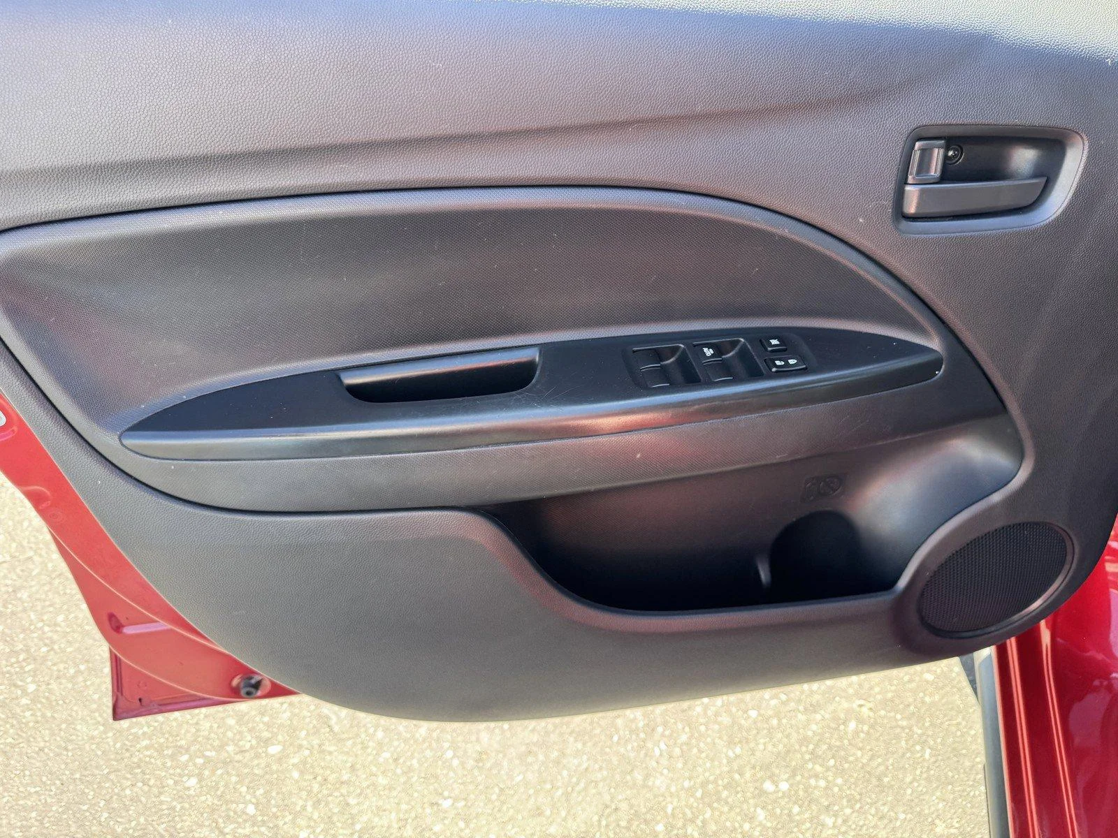 Used 2024  Mitsubishi ES image 17