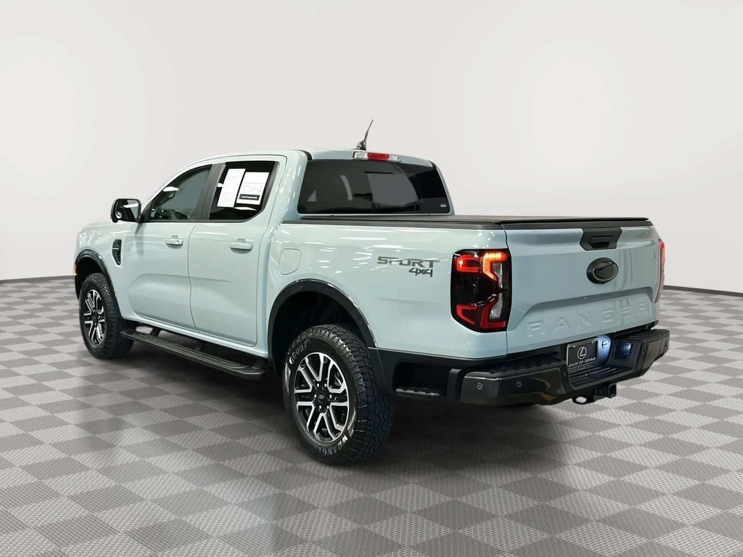 Used 2024 Cactus Gray Ford LARIAT image 25