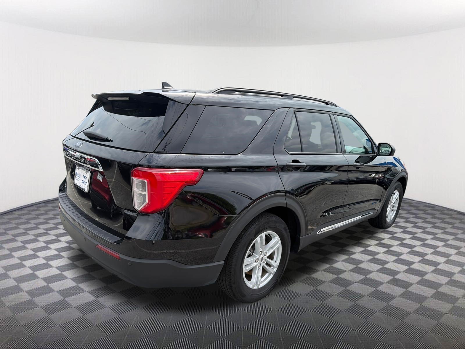 Used 2023 Agate Black Metallic Ford XLT image 7