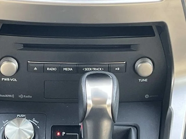 Used 2019 White Lexus 300h image 17