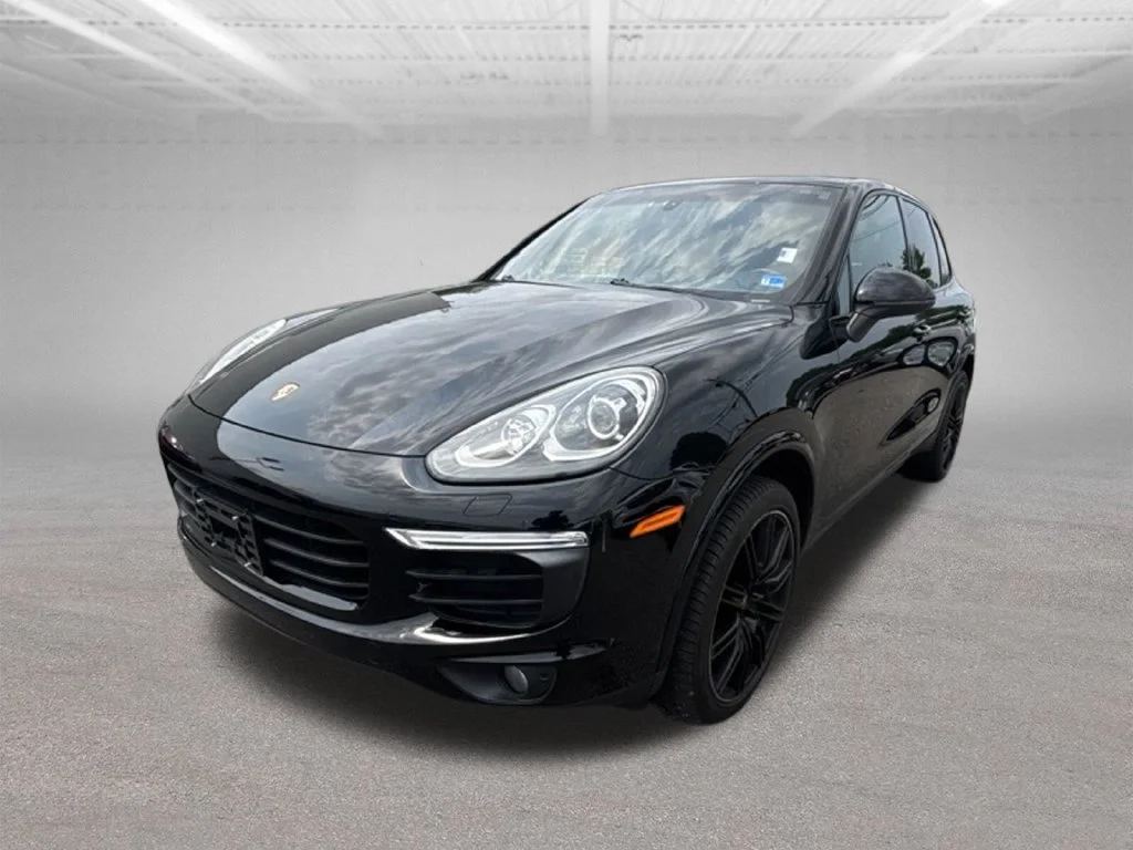 Used 2018  Porsche  image 2