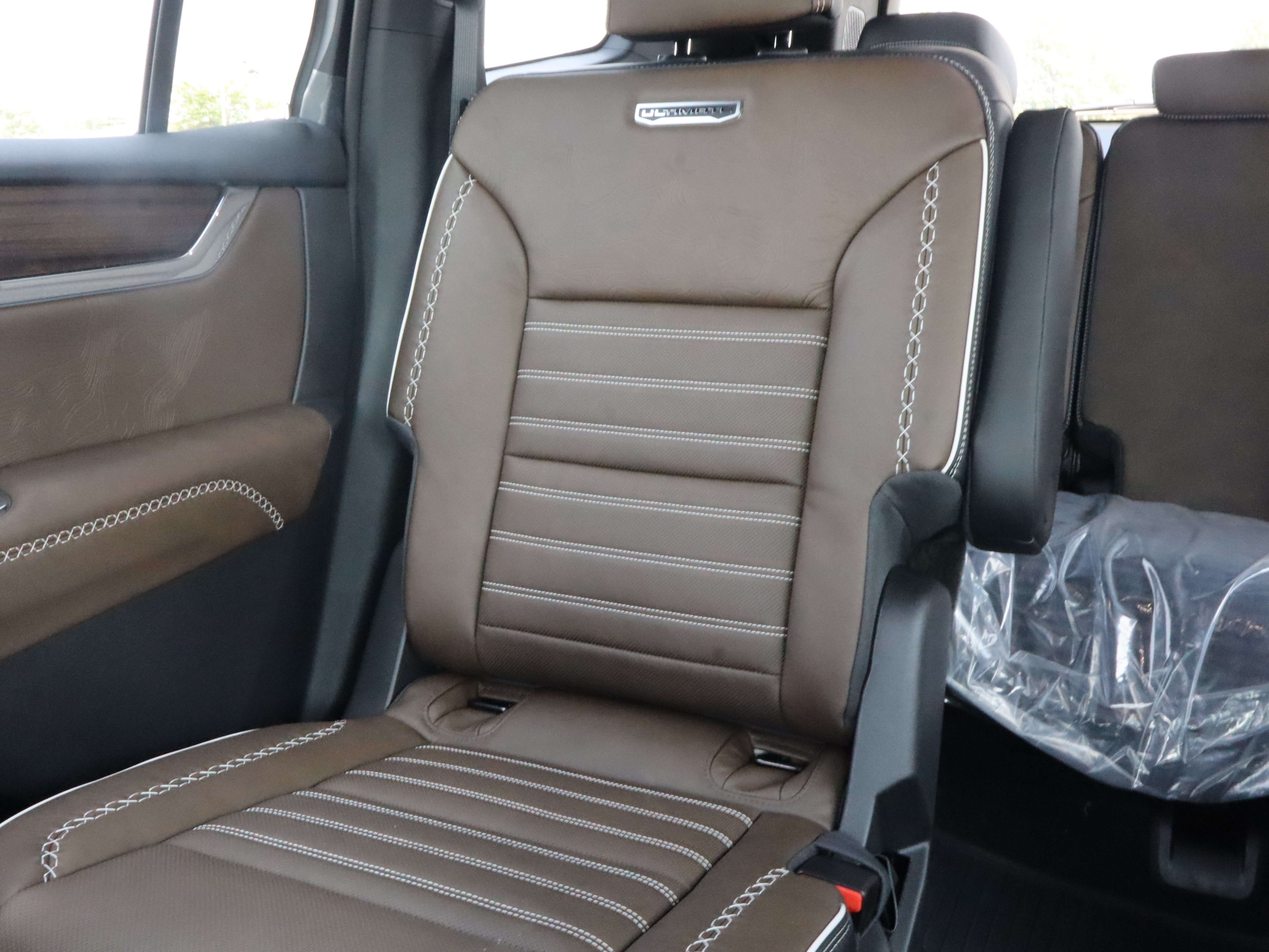 2026 GMC Acadia Denali Ultimate - Photo 10