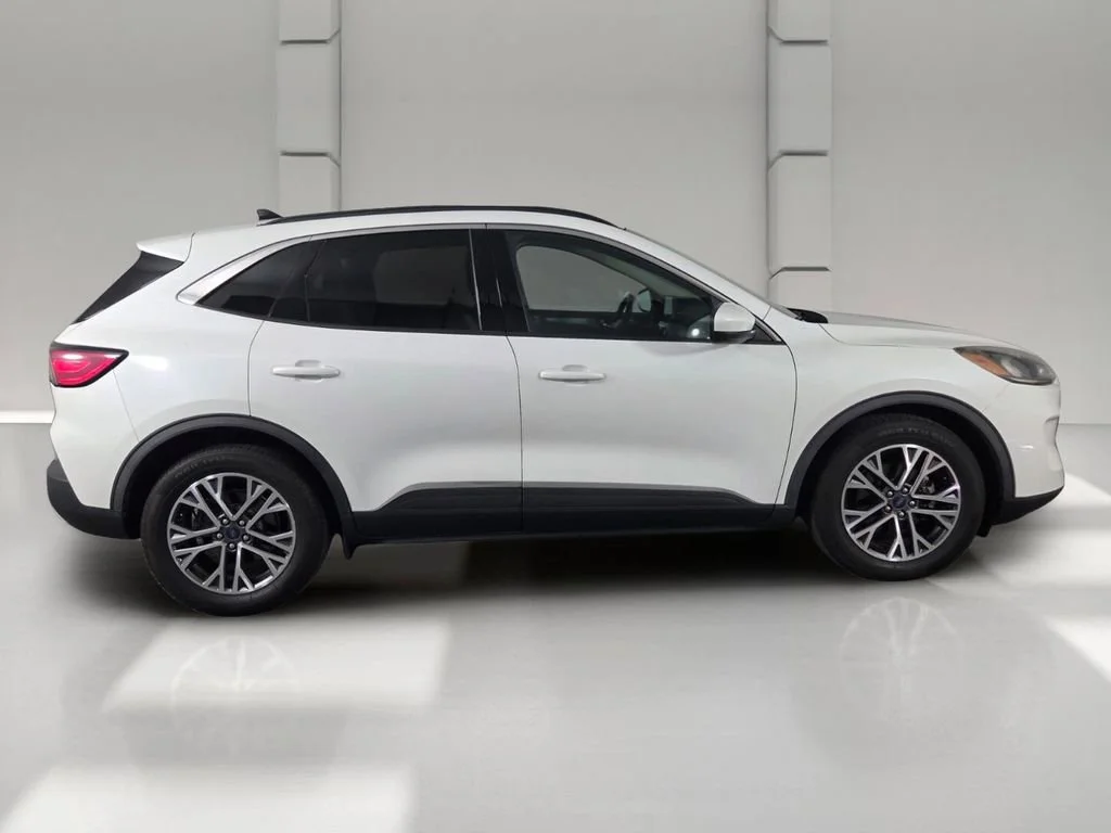 Used 2020 White Metallic Ford SEL image 4