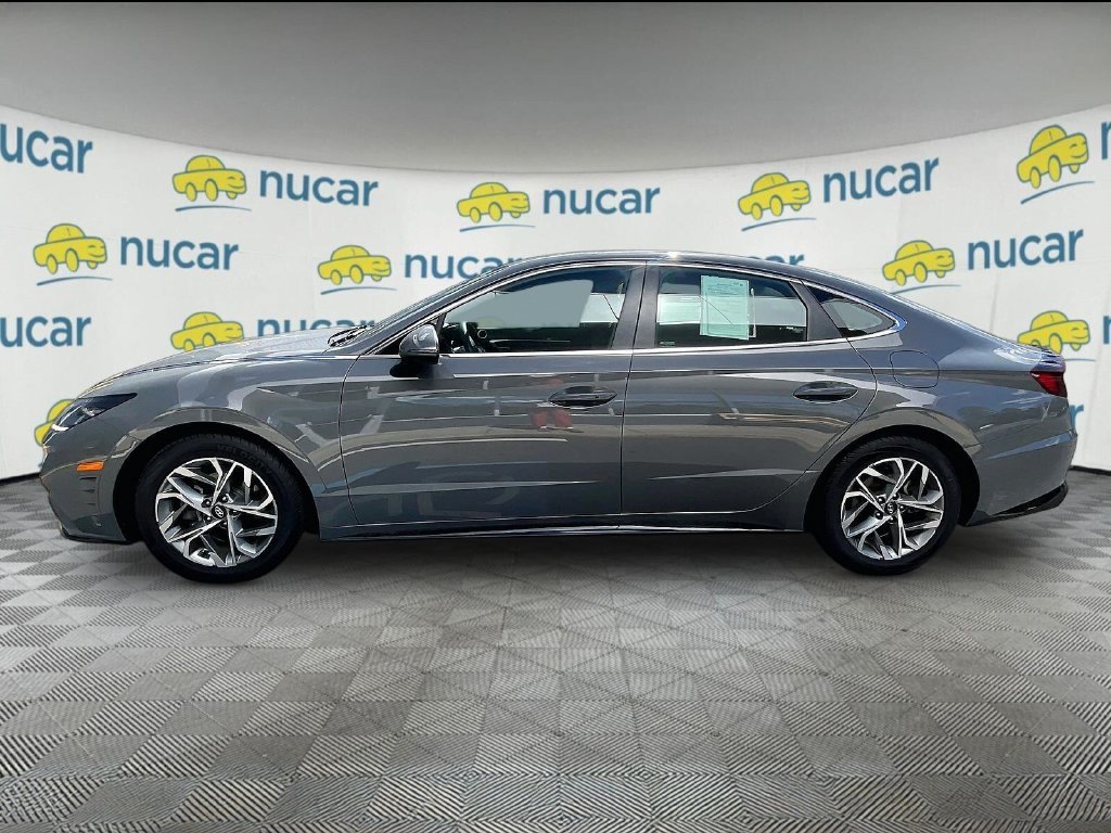 Used 2023 Gray Hyundai SEL image 3