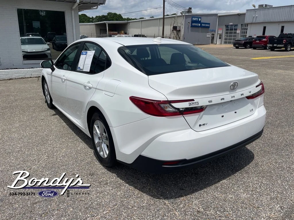 2025 Toyota Camry LE - Photo 12