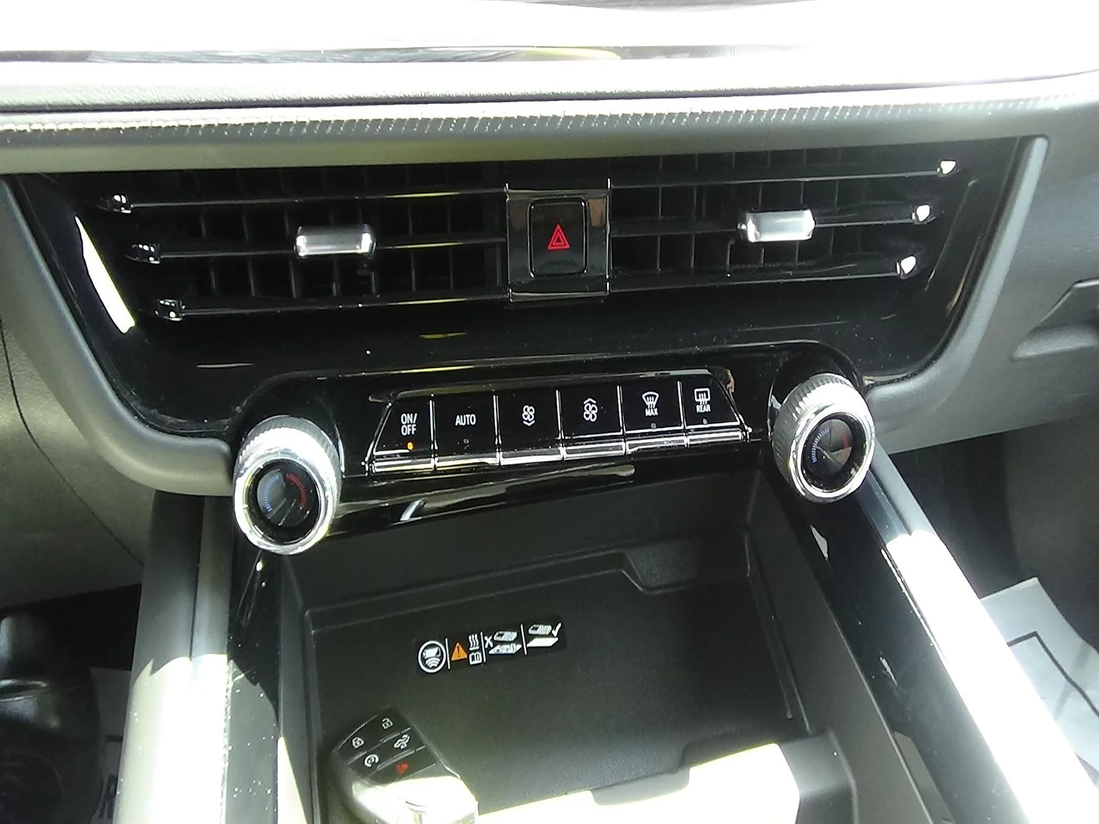 Used 2025 Sterling Gray Metallic (gxd) Chevrolet LT image 28