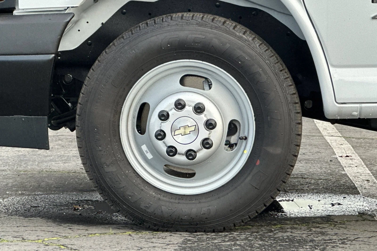 New 2025 Summit White Chevrolet 2WT image 23