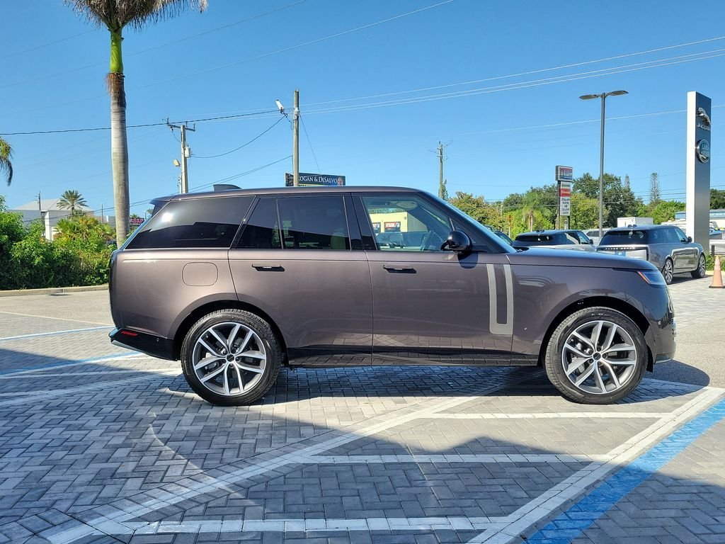 New 2026 Charente Grey LAND ROVER SE image 6