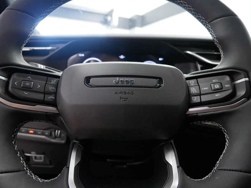 New 2026 Diamond Black Crystal Pearlcoat Jeep Limited image 21