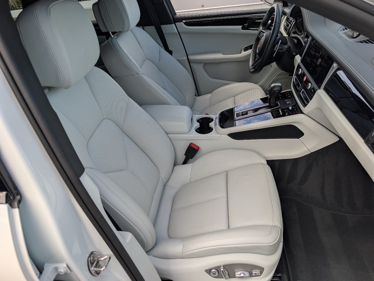 Used 2025 White Porsche T image 17