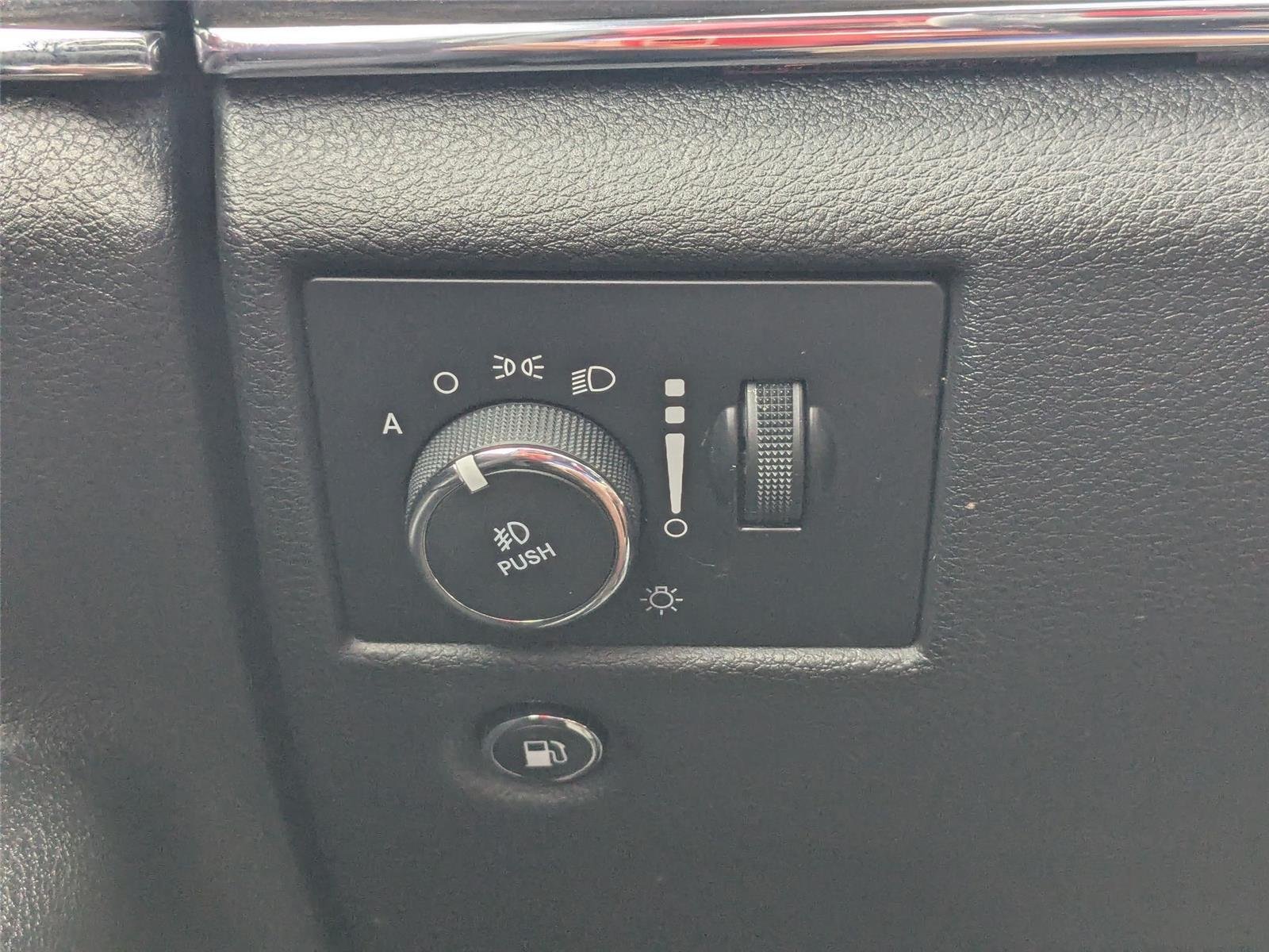 Used 2019 Bright White Clearcoat Jeep Overland image 20