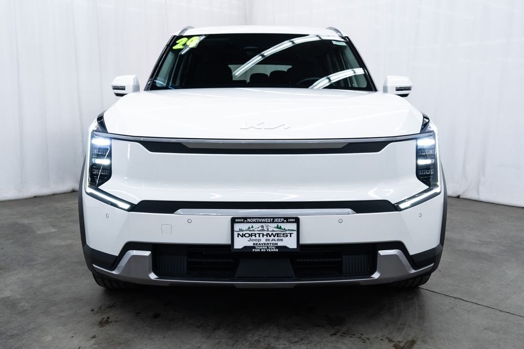 Used 2024 Kia Ev9 Wind with VIN KNDAFFS55R6023735 for sale in Beaverton, OR