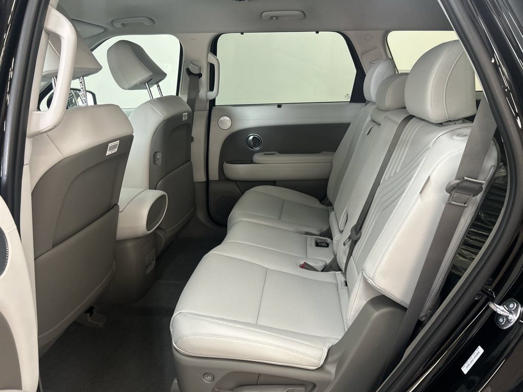 New 2026 Abyss Black Hyundai SEL 8P image 16