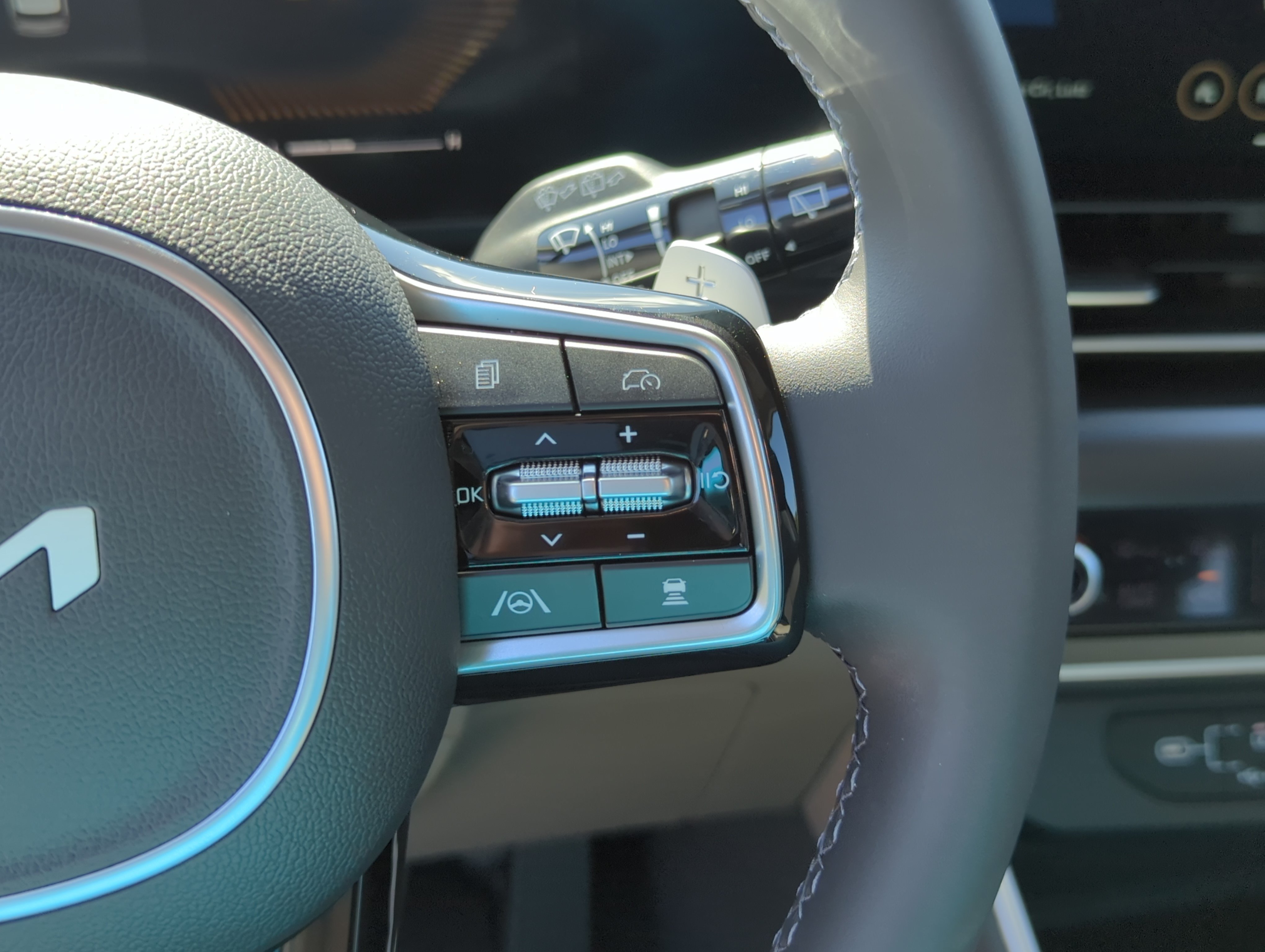New 2026 Deep Chroma Blue Kia LXS image 32