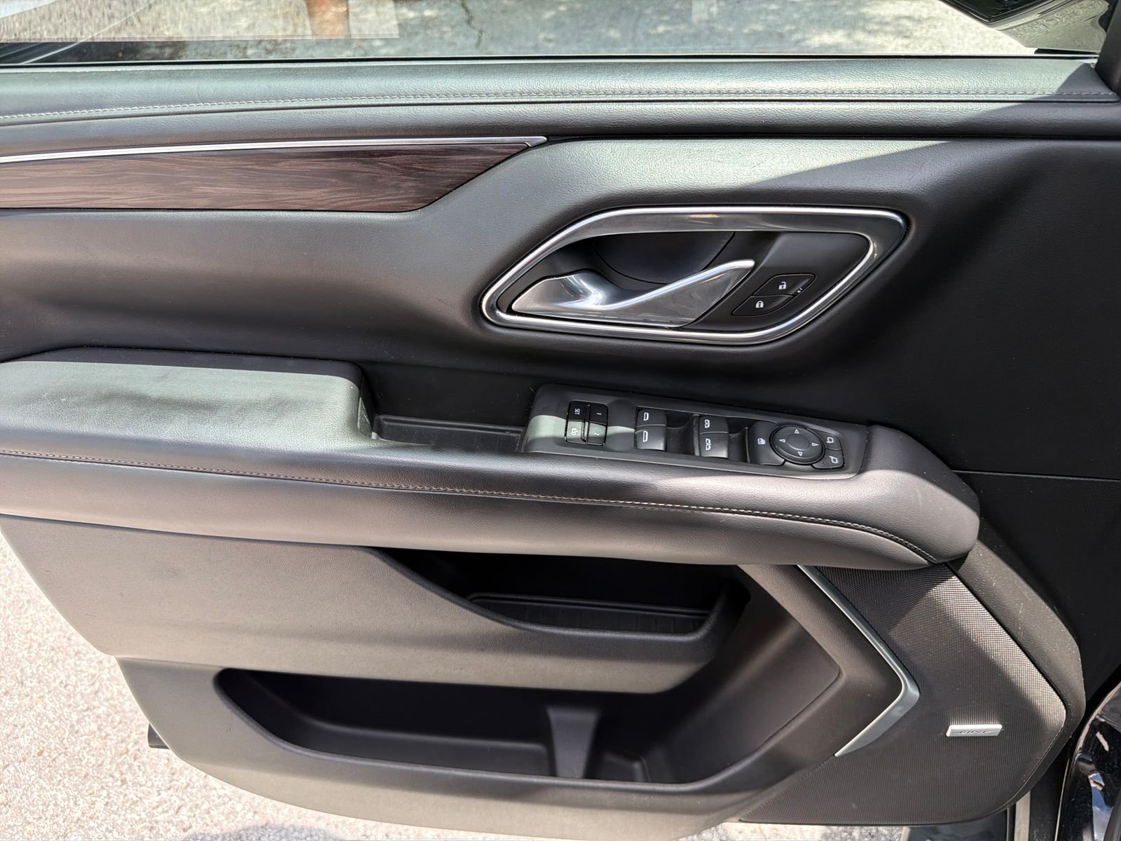 Used 2021 Black Chevrolet Z71 image 28