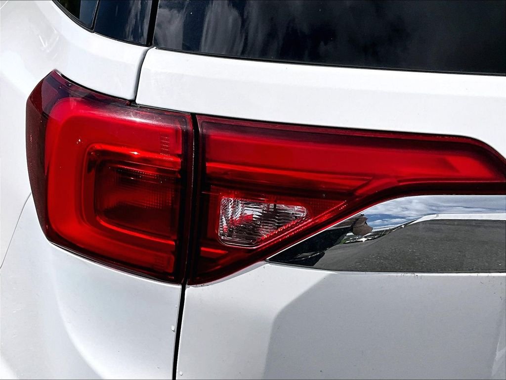 Used 2019 Summit White GMC SLE-2 image 33