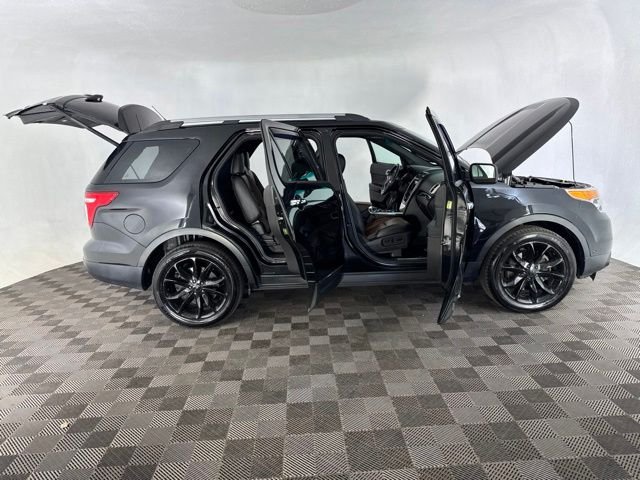 Used 2014 Black Ford Limited image 16