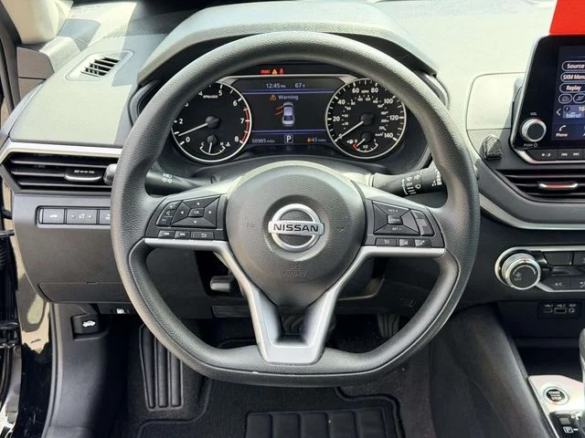 Used 2022 Black Nissan 2.5 SV image 18