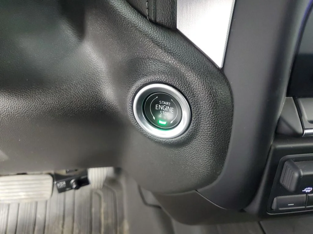 Used 2021 White GMC Elevation image 18