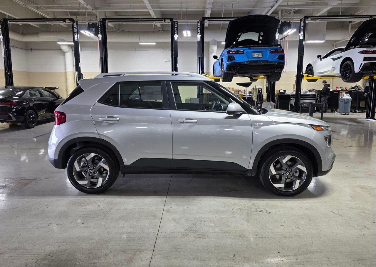 New 2026 Shimmering Silver Hyundai SEL image 8