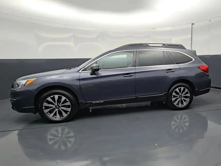 Used 2015  Subaru 3.6R Limited Wagon 4D image 10
