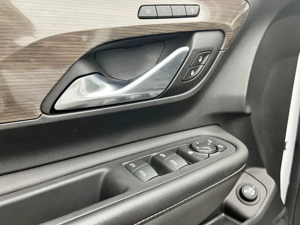 Used 2024 White GMC Denali image 19