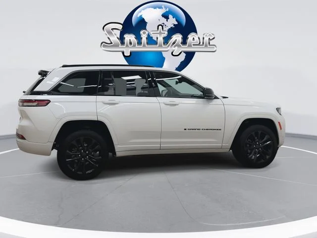 New 2026 Bright White Clear-Coat Exterior Paint Jeep Limited Reserve image 9
