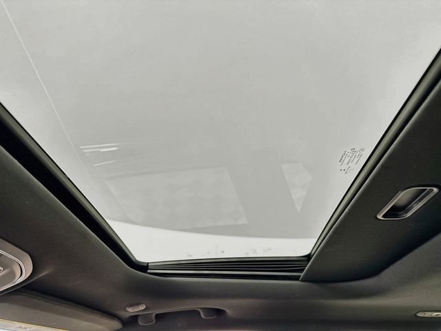 Used 2022 Bright White Clearcoat Jeep Altitude image 20