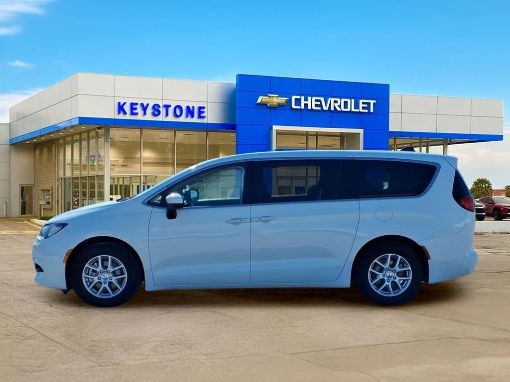 Used 2023 White Chrysler LX image 4