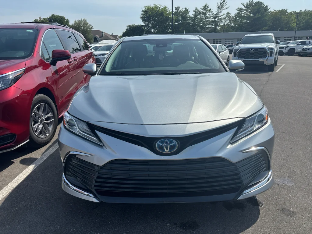 Used 2021 Silver Toyota XLE image 2