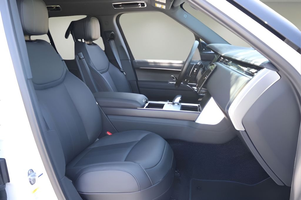 New 2026 Fuji White Land Rover SE image 17