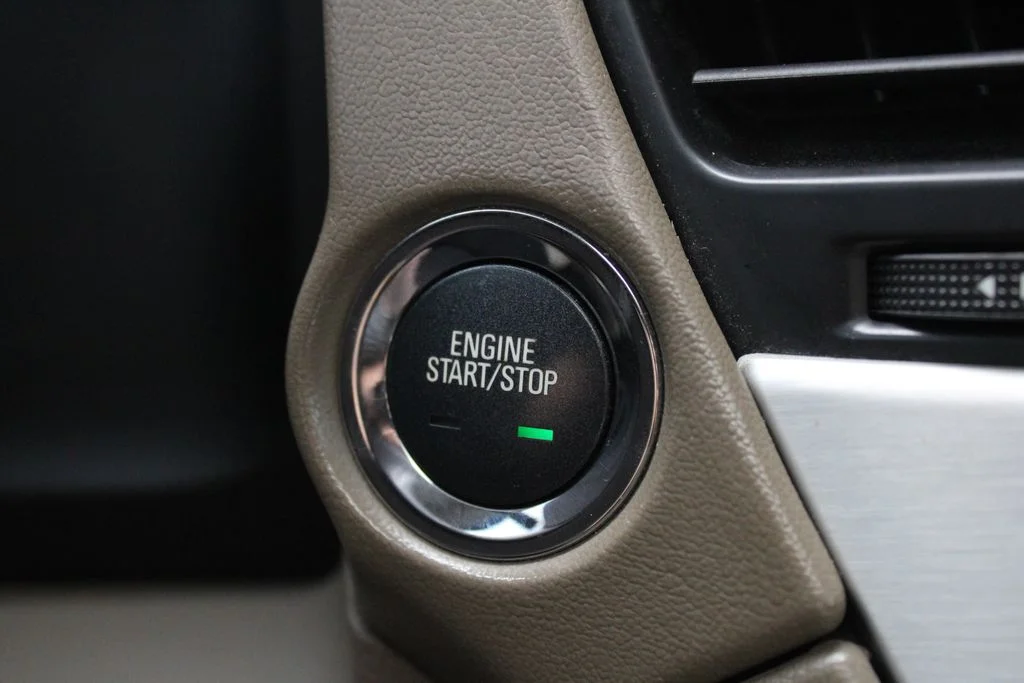 Used 2016 White GMC SLT image 17