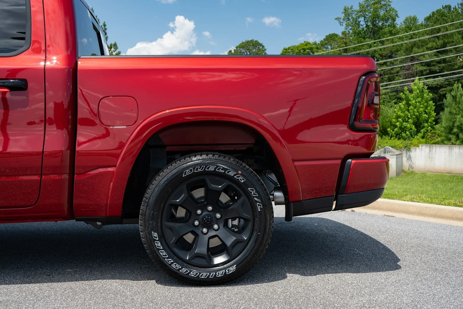 New 2026 Molten Red Pearl-Coat Exterior Paint RAM Big Horn/Lone Star image 6