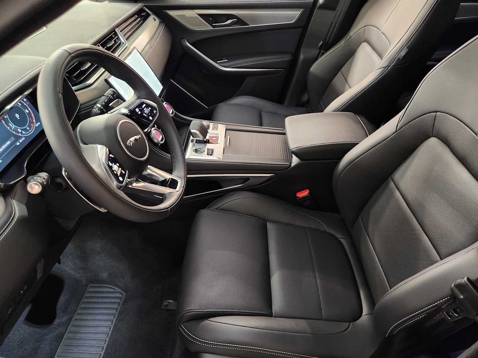 2026 Jaguar F-Pace R-Dynamic S - Photo 14