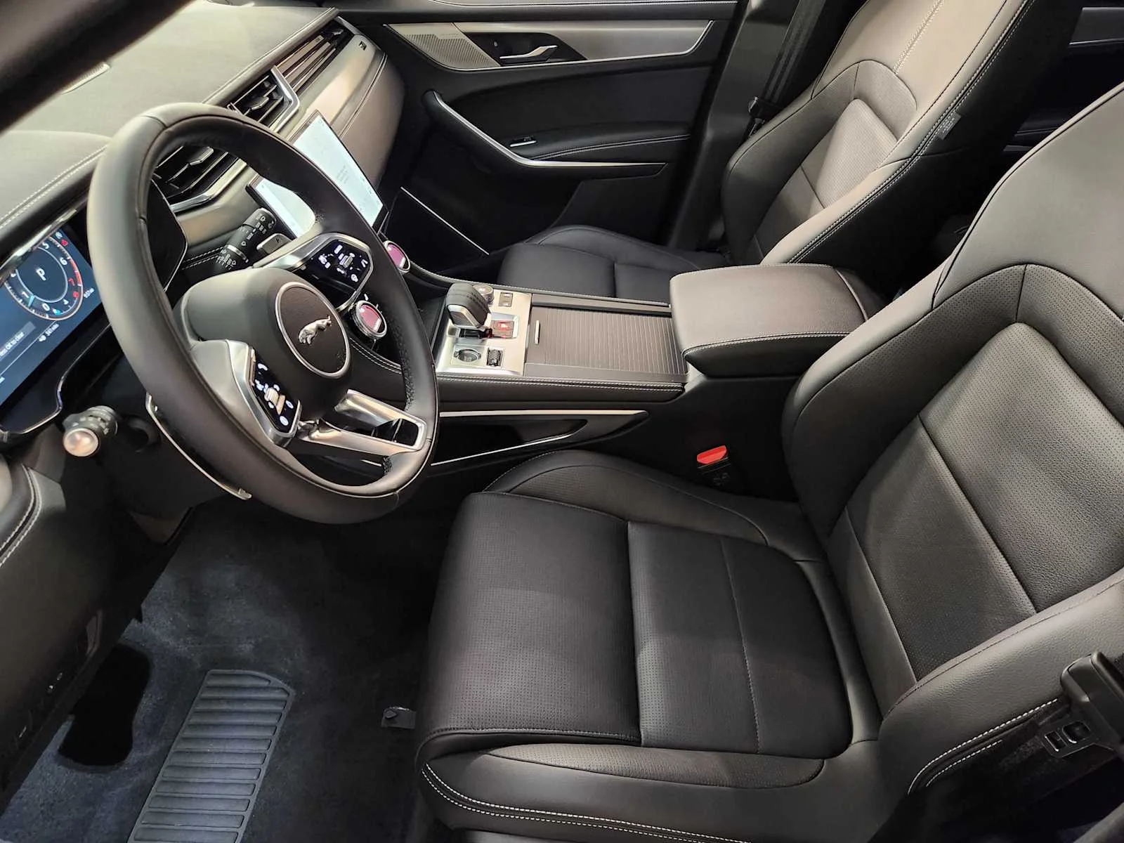 2026 Jaguar F-Pace R-Dynamic S - Photo 23