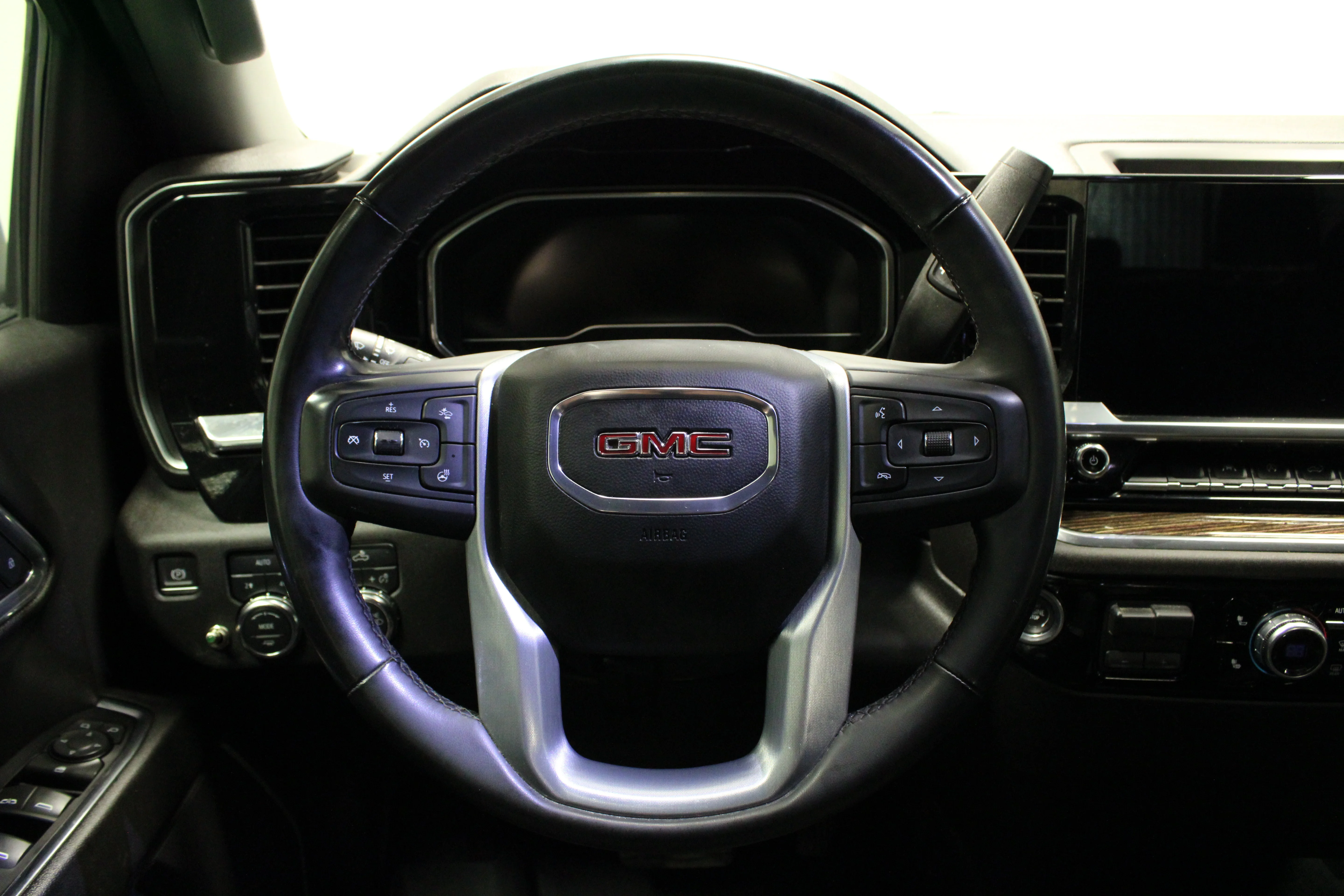 Used 2023 Summit White GMC SLE image 22