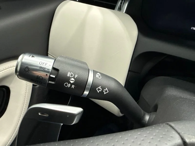 Used 2022  Land Rover SE R-Dynamic image 25
