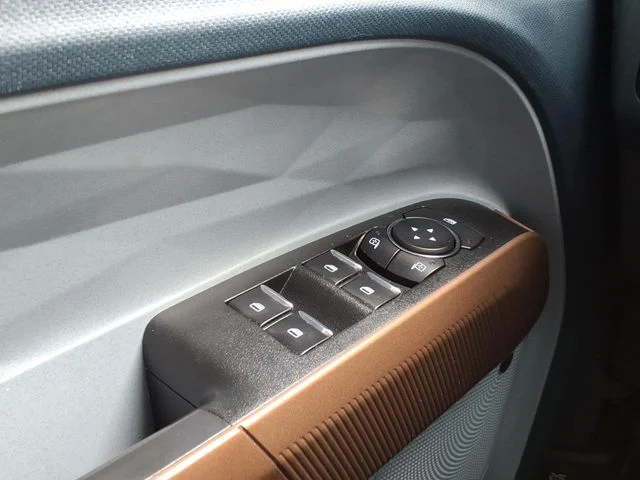 Used 2023 White Ford Lariat image 27
