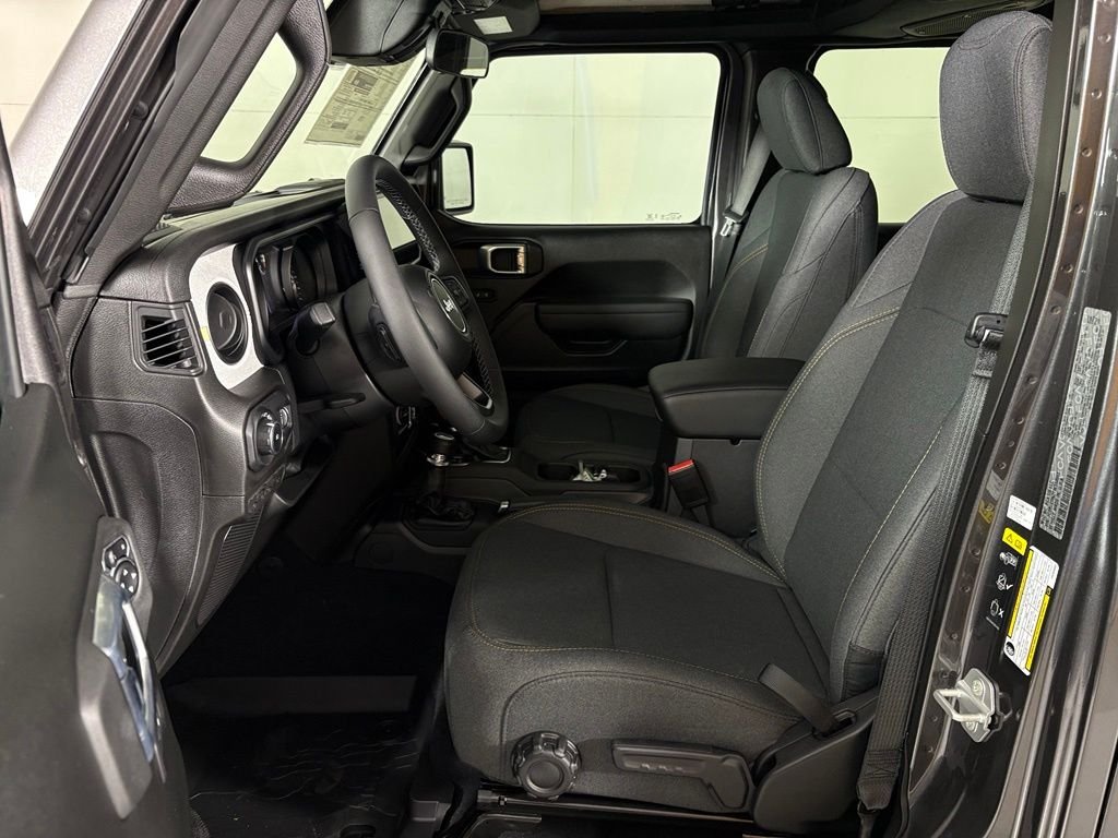 New 2026 Granite Crystal Metallic Clearcoat Jeep Sport S image 15