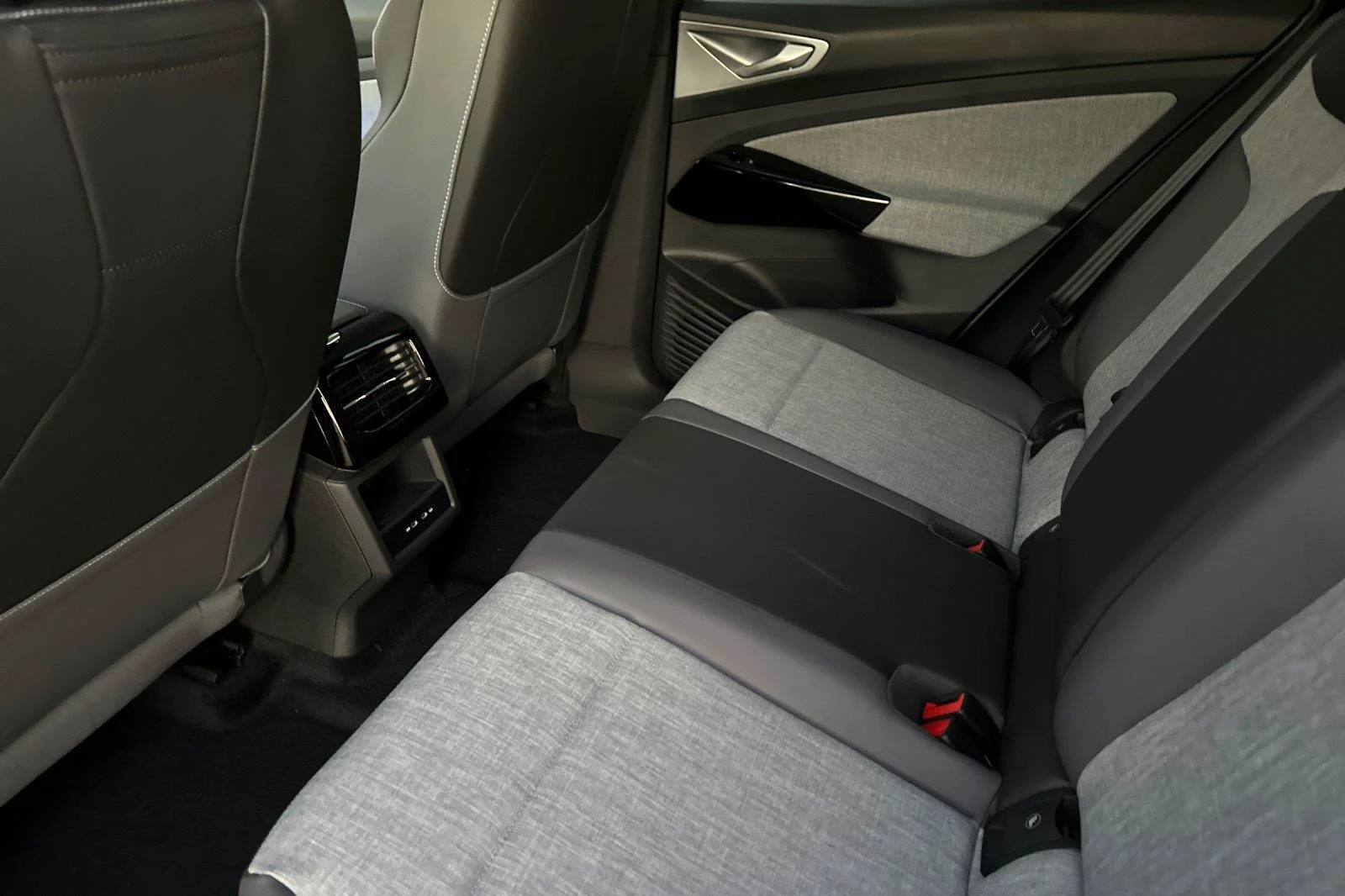 New 2026 Silver Mist Metallic Volkswagen Pro image 12