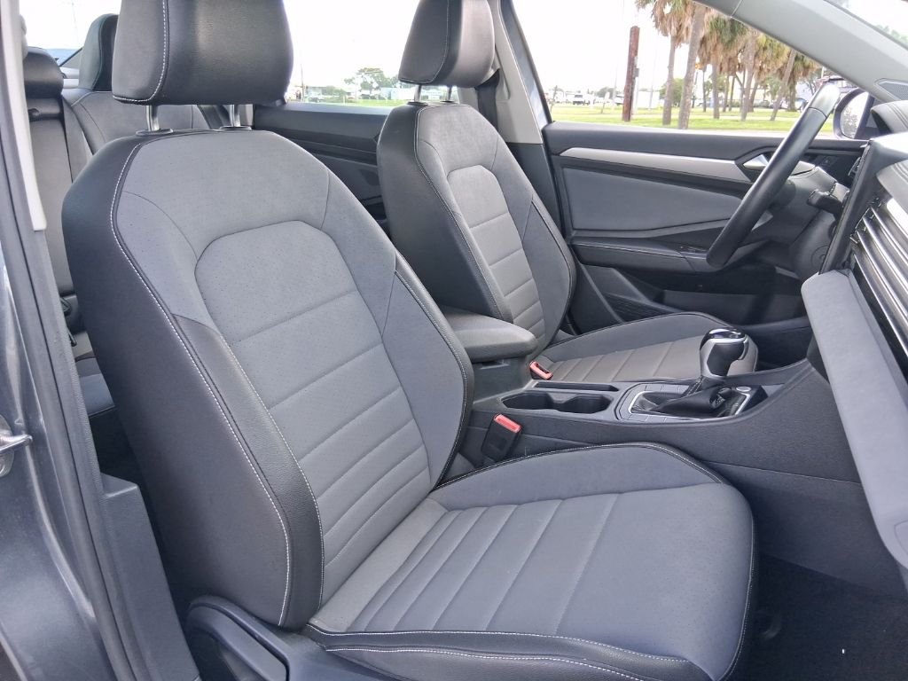 2025 Volkswagen Jetta SE - Photo 17