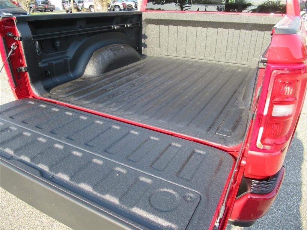 New 2026 Molten Red Pearl-Coat Exterior Paint RAM Big Horn/Lone Star image 28