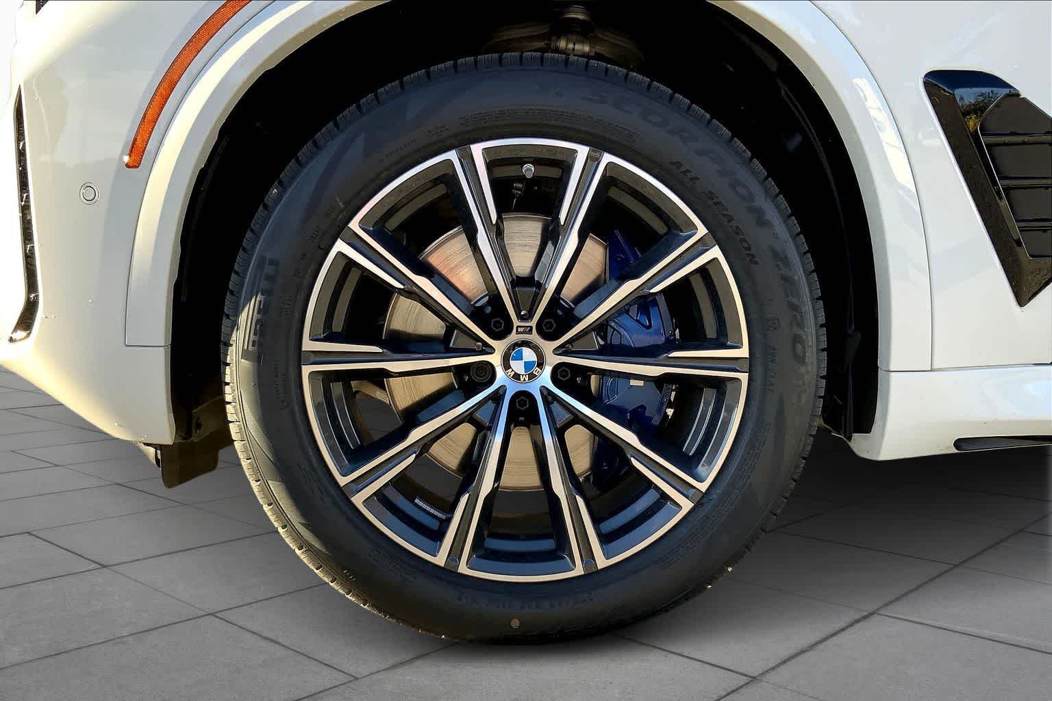New 2026 Alpine White BMW xDrive40i image 11