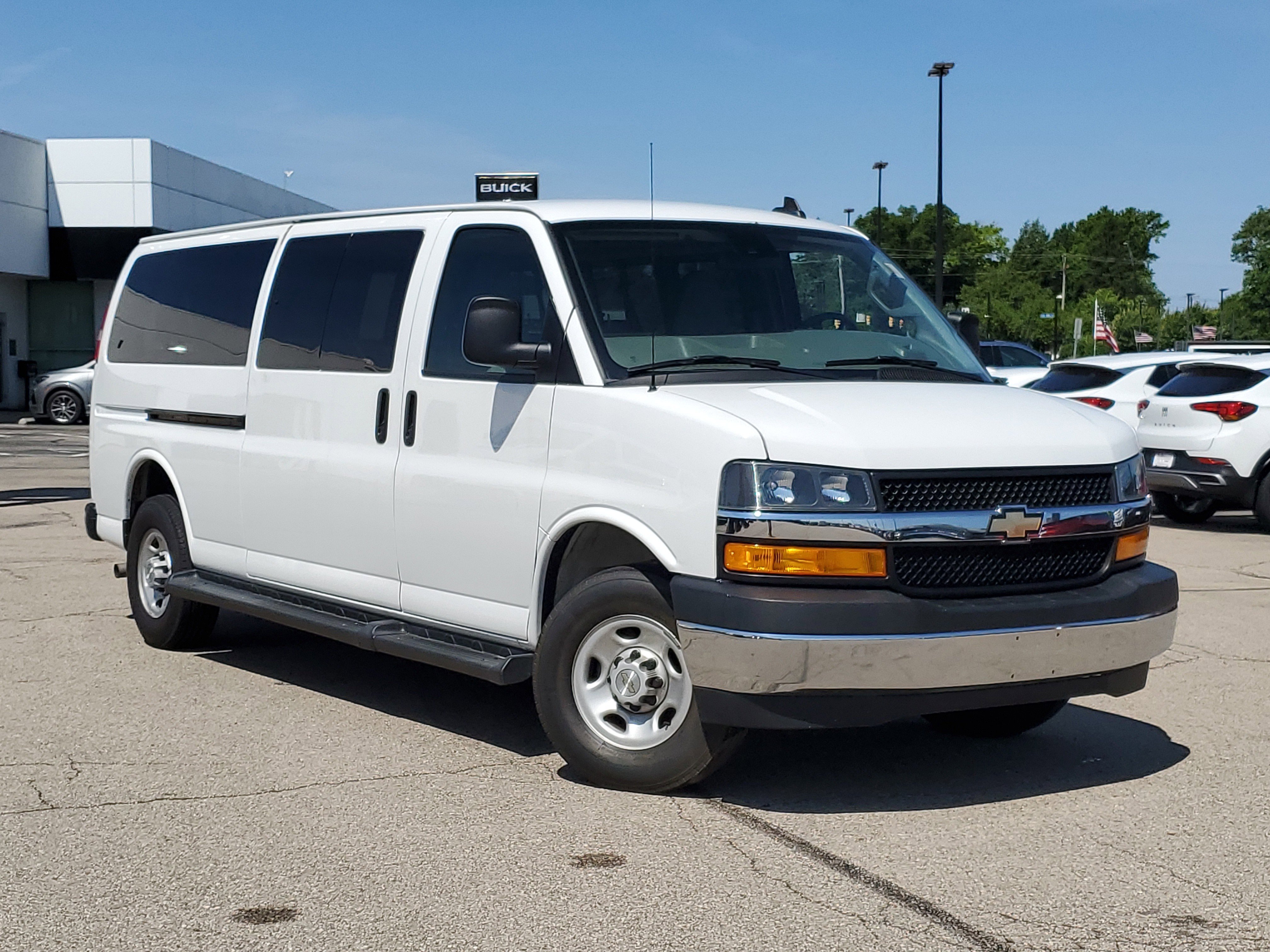 2023 Chevrolet Express 3500 LT Extended's photo