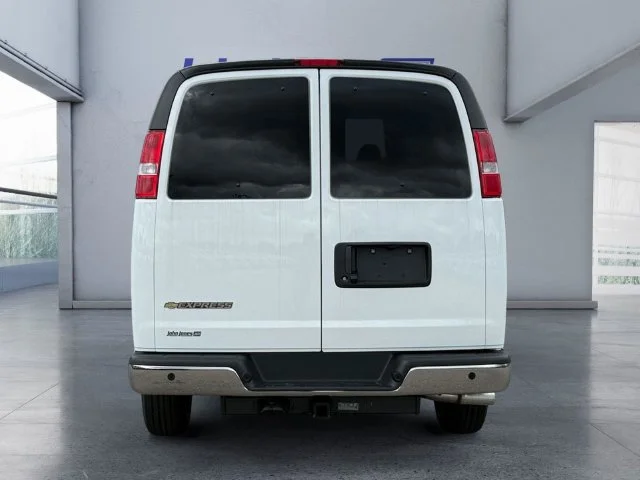 New 2026 Summit White Chevrolet 1LT image 4