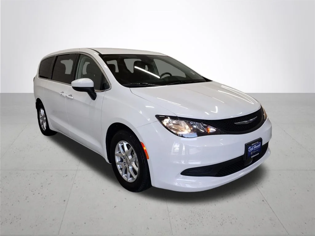 Used 2023 White Chrysler LX image 4