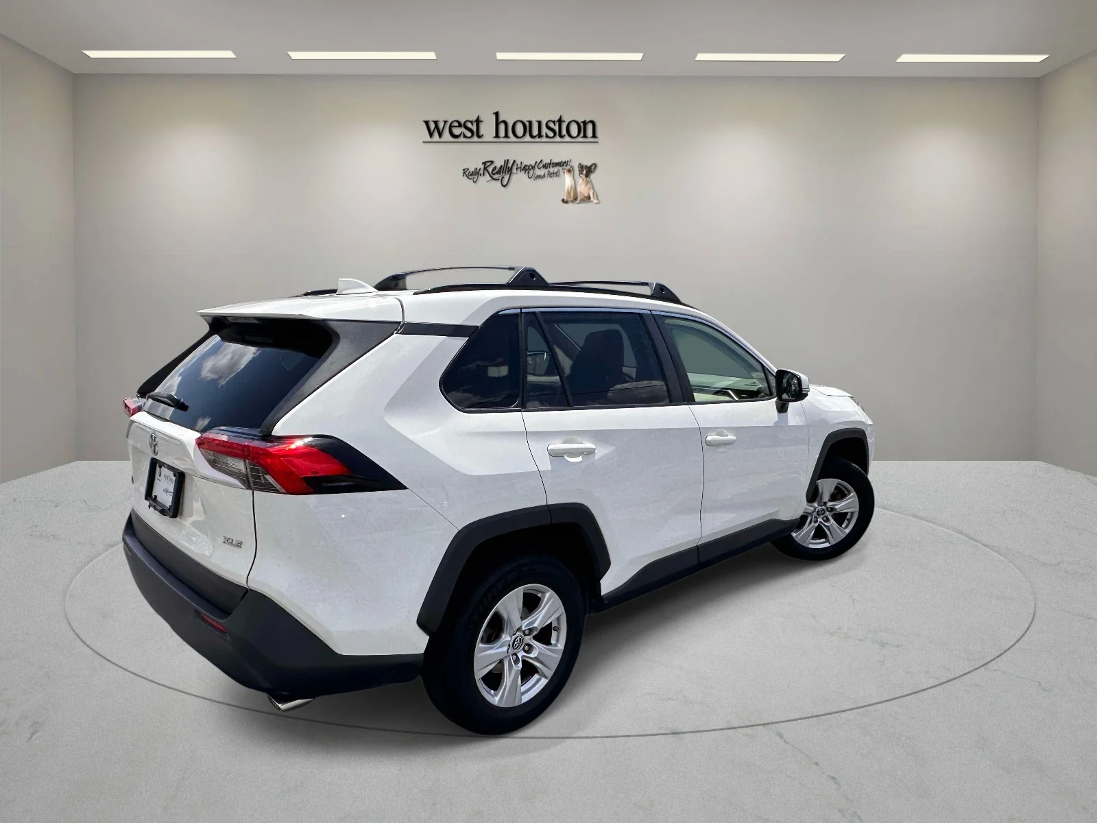Used 2019 White Toyota XLE image 6