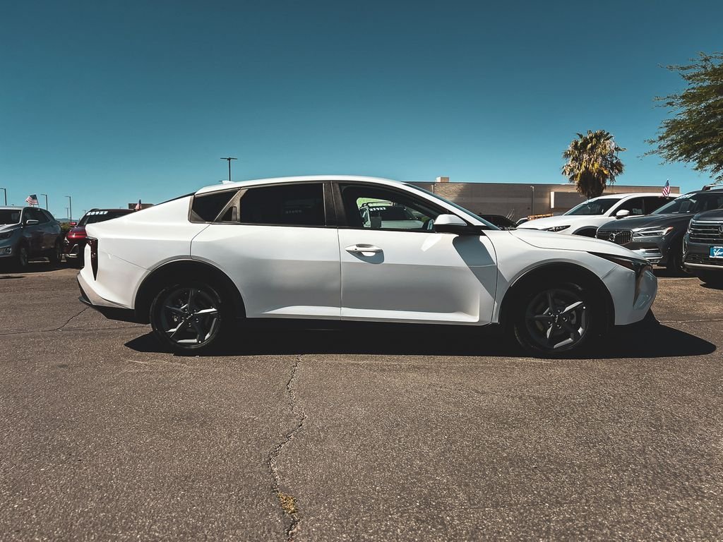 Used 2025 White Kia LXS image 10